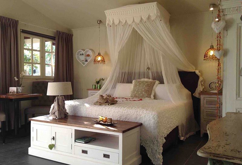 Superior_cottage_bedroom.jpeg