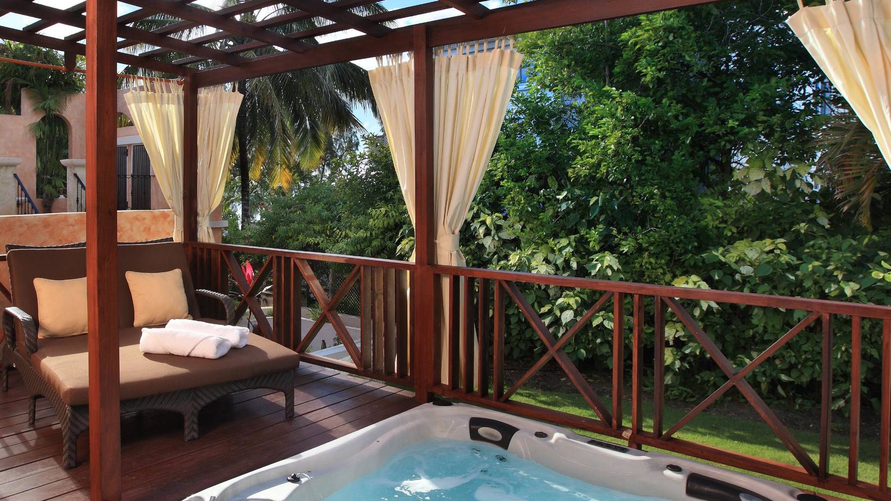 Garden-Jr-Suite-with-Whirlpool_View-2.jpeg