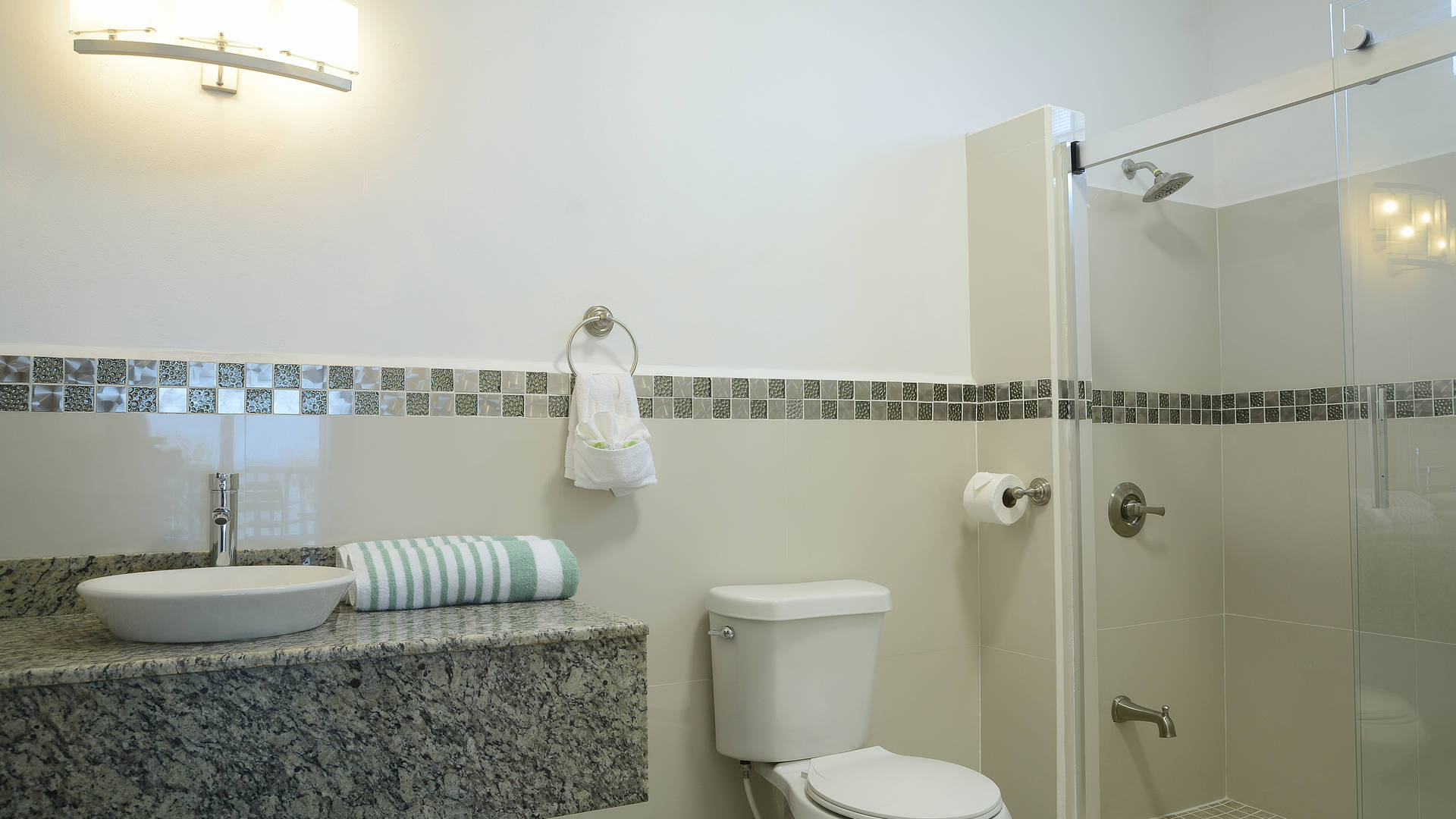 parrot-cove-ocean-bathroom
