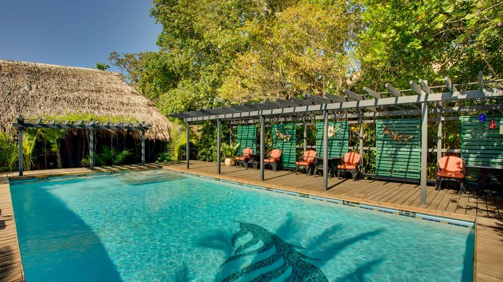 singing-sands-inn-pool