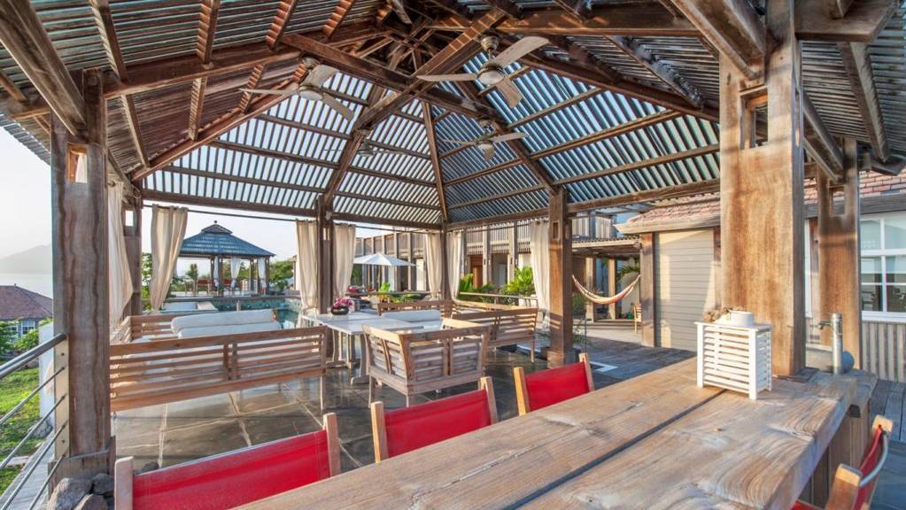 Villa-L-Oasis-Outside-Lounge-Area-1024x681.jpeg