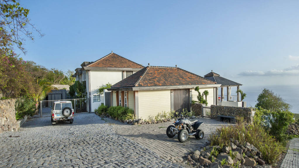 Villa-L-Oasis-Parking-1024x681.jpeg