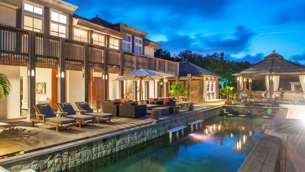 Villa-L-Oasis-Terrace-by-night-1024x681.jpeg