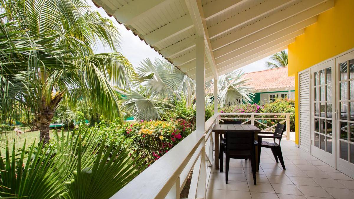 bon-bini-seaside-resort-terras.jpg