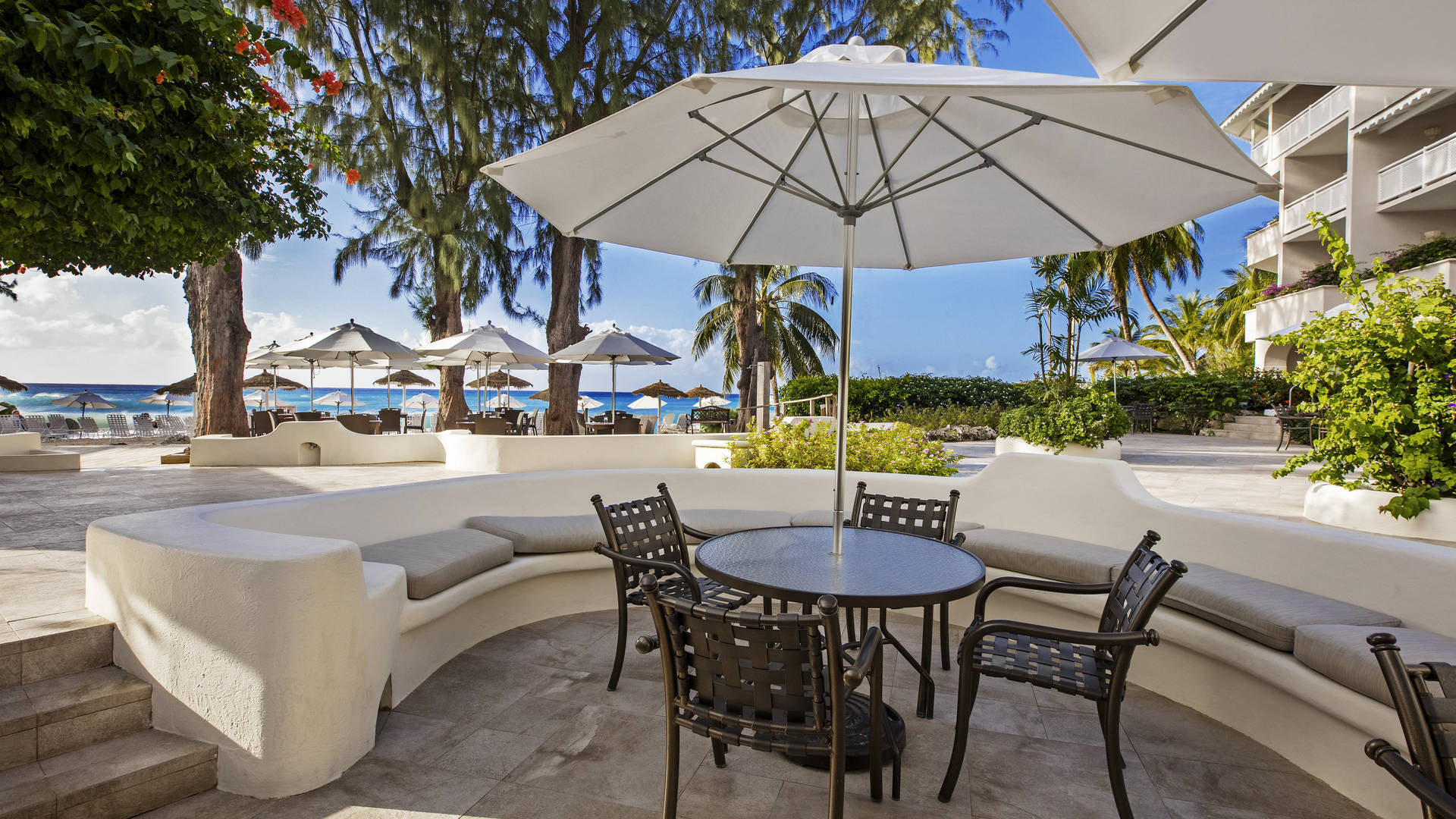 pool-bar-sitting-area_0.jpg