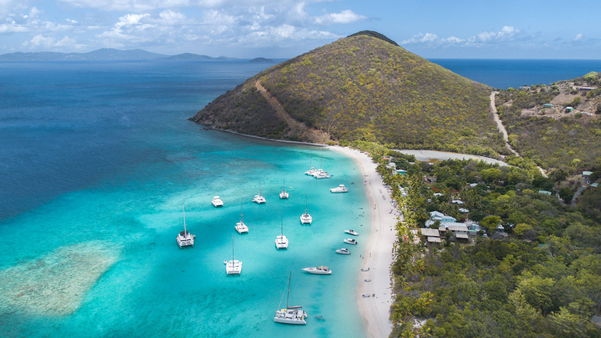 Eilandhoppen in de Caribbean op een luxe catamaran op basis van volpension verzorging. Heerlijk zeilen van St. Maarten naar de Britse Maagdeneilanden.