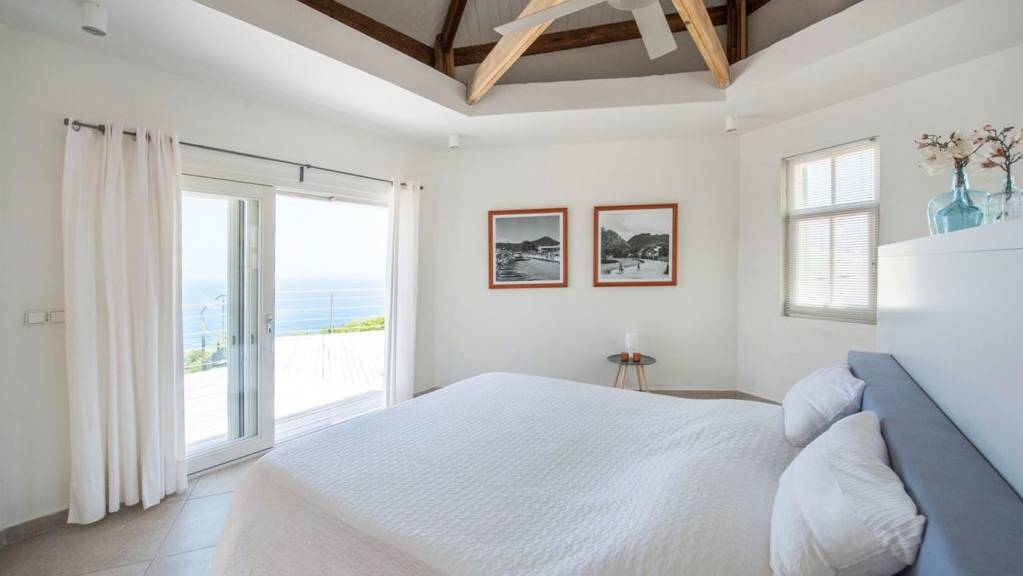 villa-smiling-turtle-steustatiusVilla-Winkelman-Bedroom-2-1024x681.jpeg